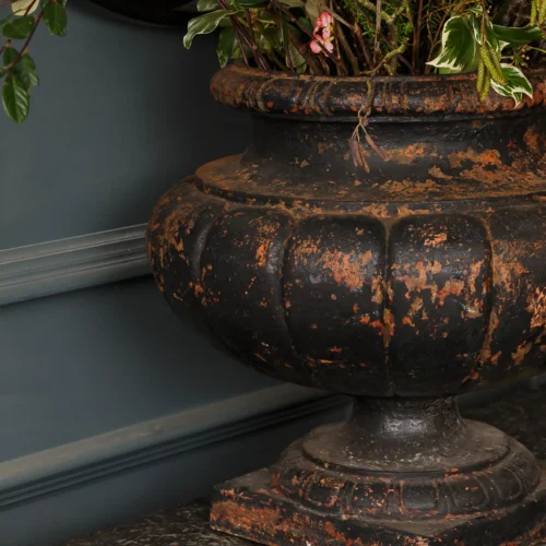 antique-garden-urns-desktop
